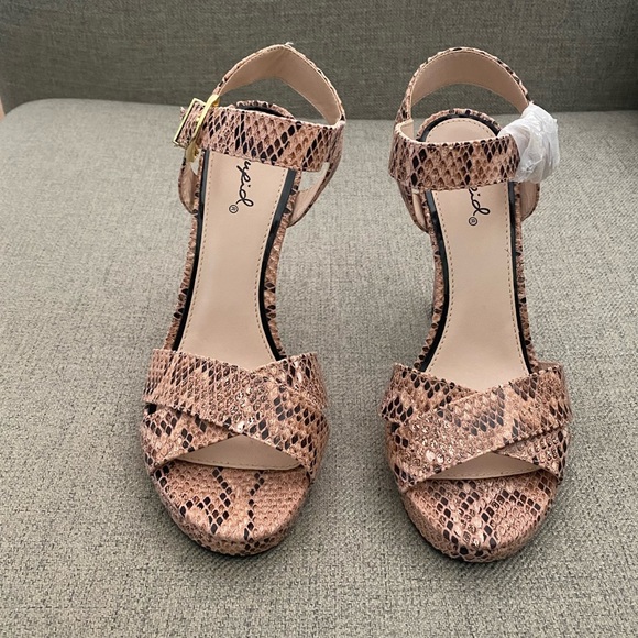 Qupid Pink Snakeprint Heeled Sandals✨ - Picture 4 of 7